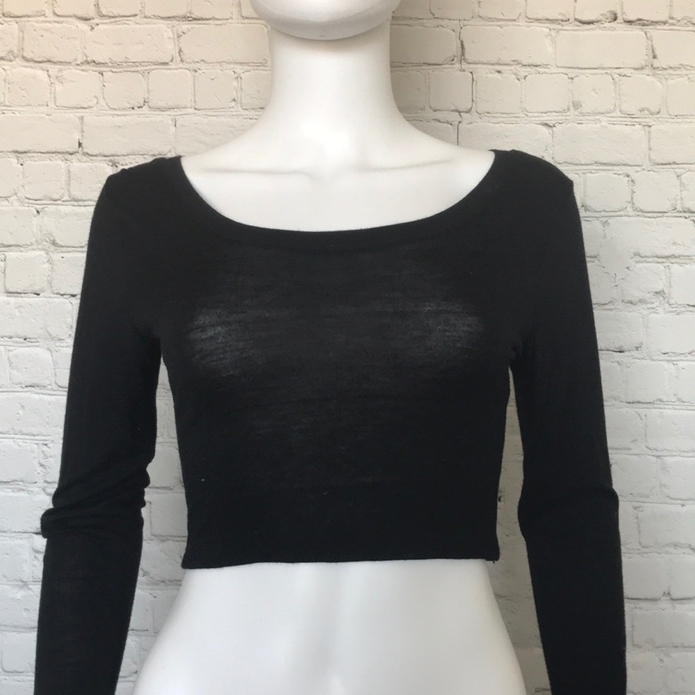 Black Long Sleeve Crop